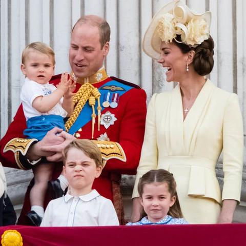 (夏洛特的cg)夏洛特的餐桌中文版下载地址及使用方法分享给您