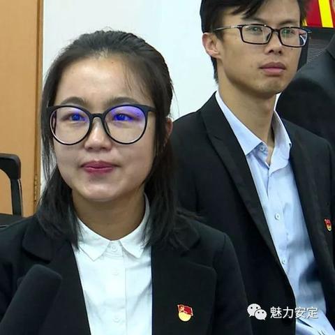 (《穿越未来机甲》)穿越未来战场：探索装甲前线的壮丽世界