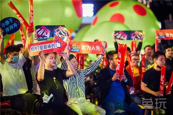 用于交友社交的群欢派对夜，让您尽情享受友谊和欢乐的狂欢时刻